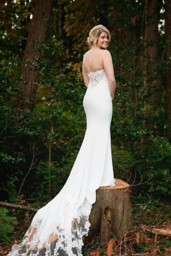 Vestido de novia de sirena con escote corazón, encaje y cola catedral de satén